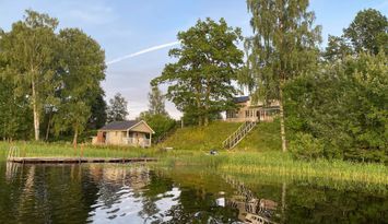 Fantastiskt familjehus med sjötomt och bastu