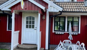 Mysigt hus på Grimsholmen i Falkenberg