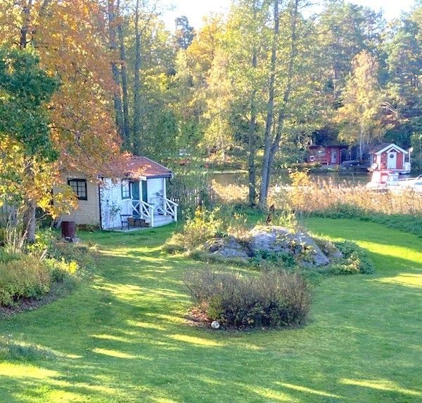 Tynningö Marsviken. Sjöställe med privat brygga – bild 2 av 24