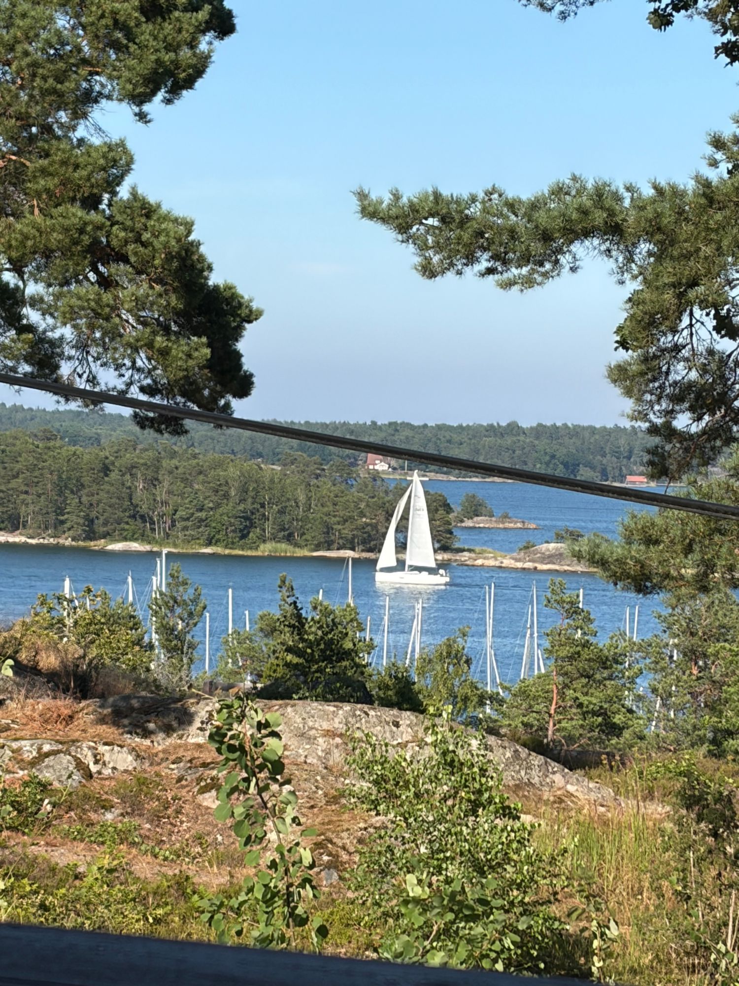 Stockholms skärgård, brygga, bastu och bilväg – bild 2 av 24