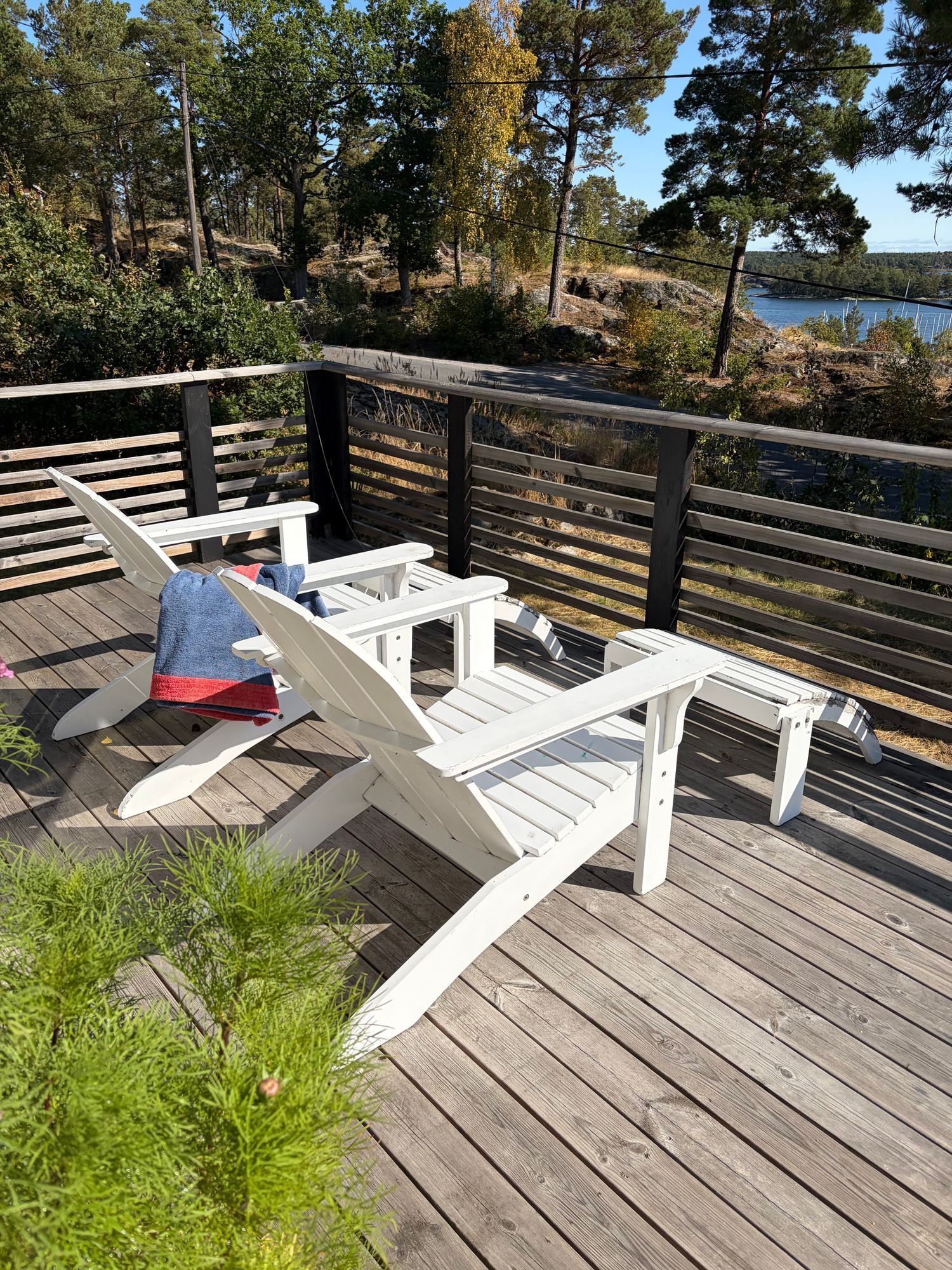 Stockholms skärgård, brygga, bastu och bilväg – bild 15 av 24