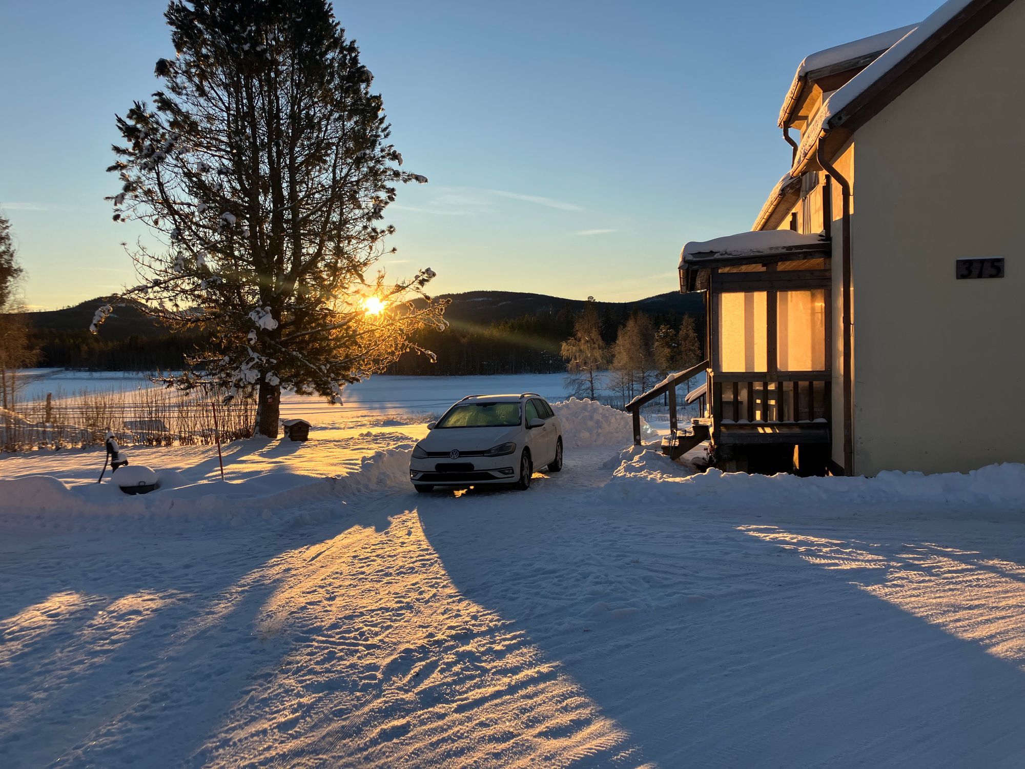 Hus vid insjö i Ässjö, Hassela – bild 4 av 24