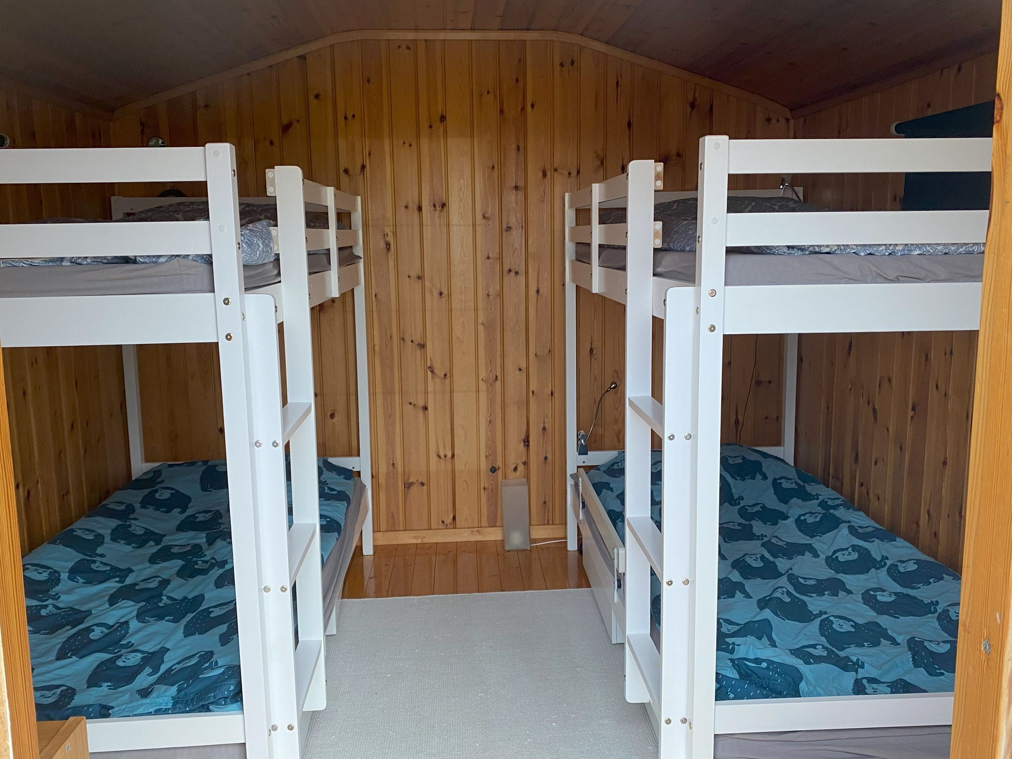 Sommarhus i Havstenssund med sjöbod – bild 14 av 24