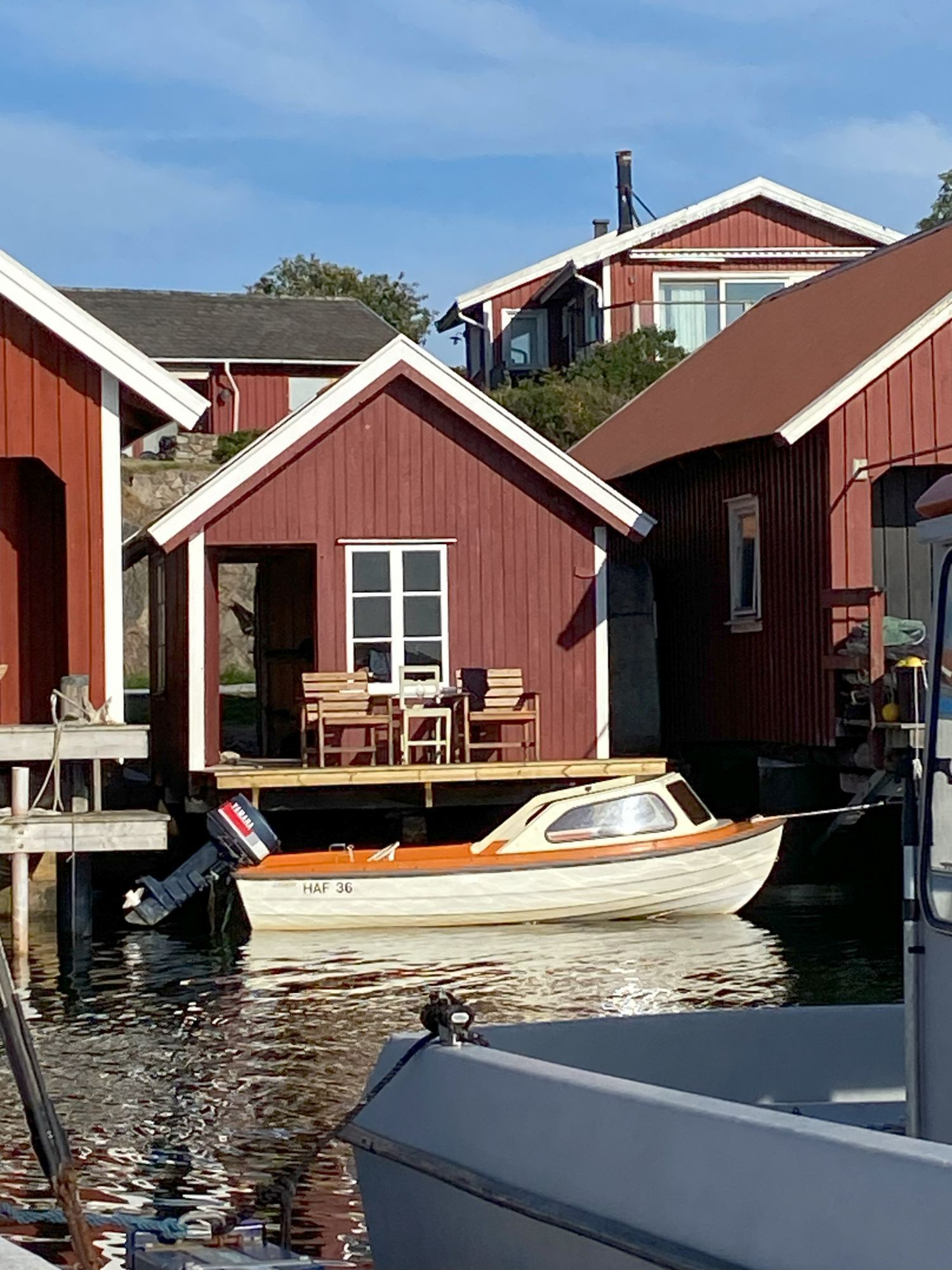 Sommarhus i Havstenssund med sjöbod – bild 16 av 24