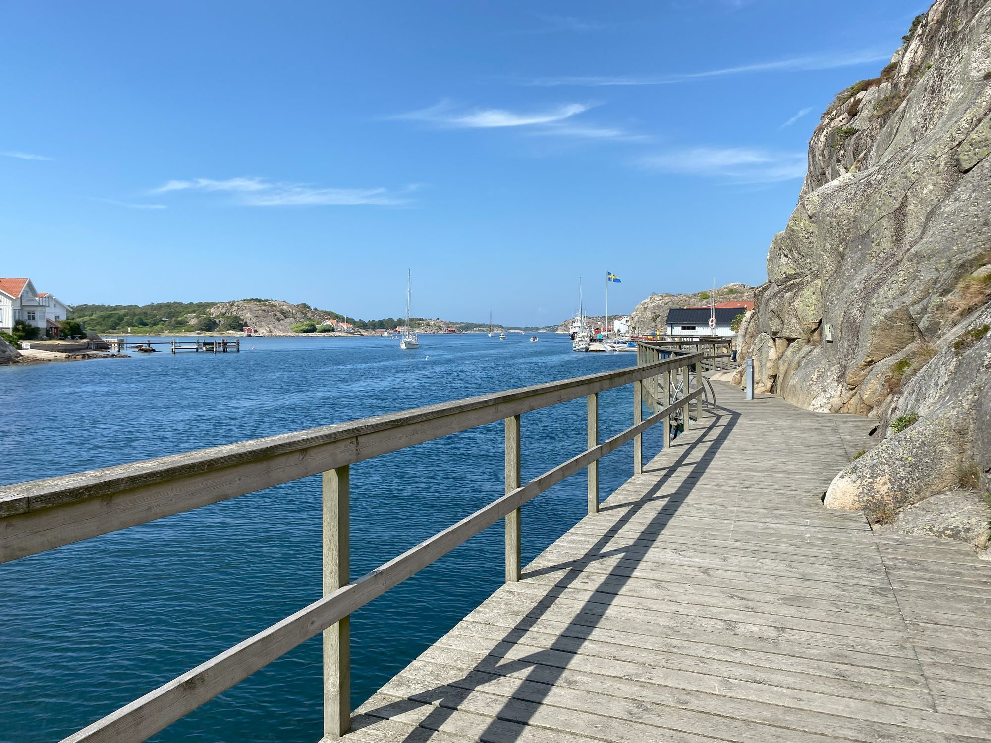 Sommarhus i Havstenssund med sjöbod – bild 18 av 24