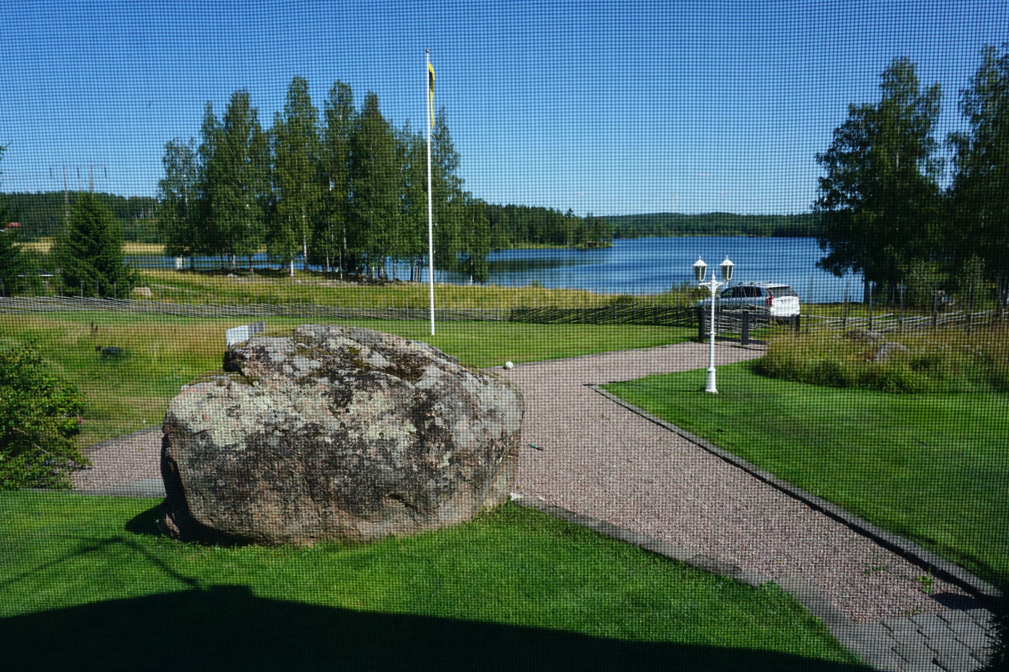 Rofylld sjönära retreat – bild 4 av 16