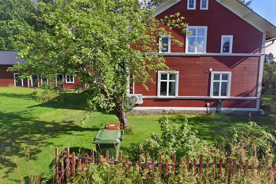 Stort Hälsingehus i natusköna Bergvik – bild 2 av 24