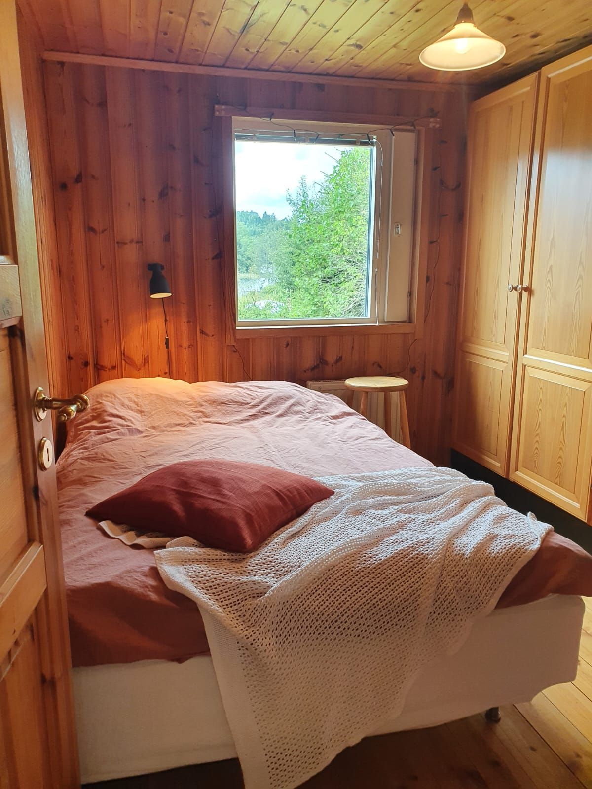 Fridfullt boende i mysig stuga vid Härsjön! – bild 13 av 19