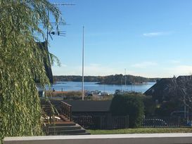 Havsnära hus med fin sjöutsikt på Resarö, Vaxholm