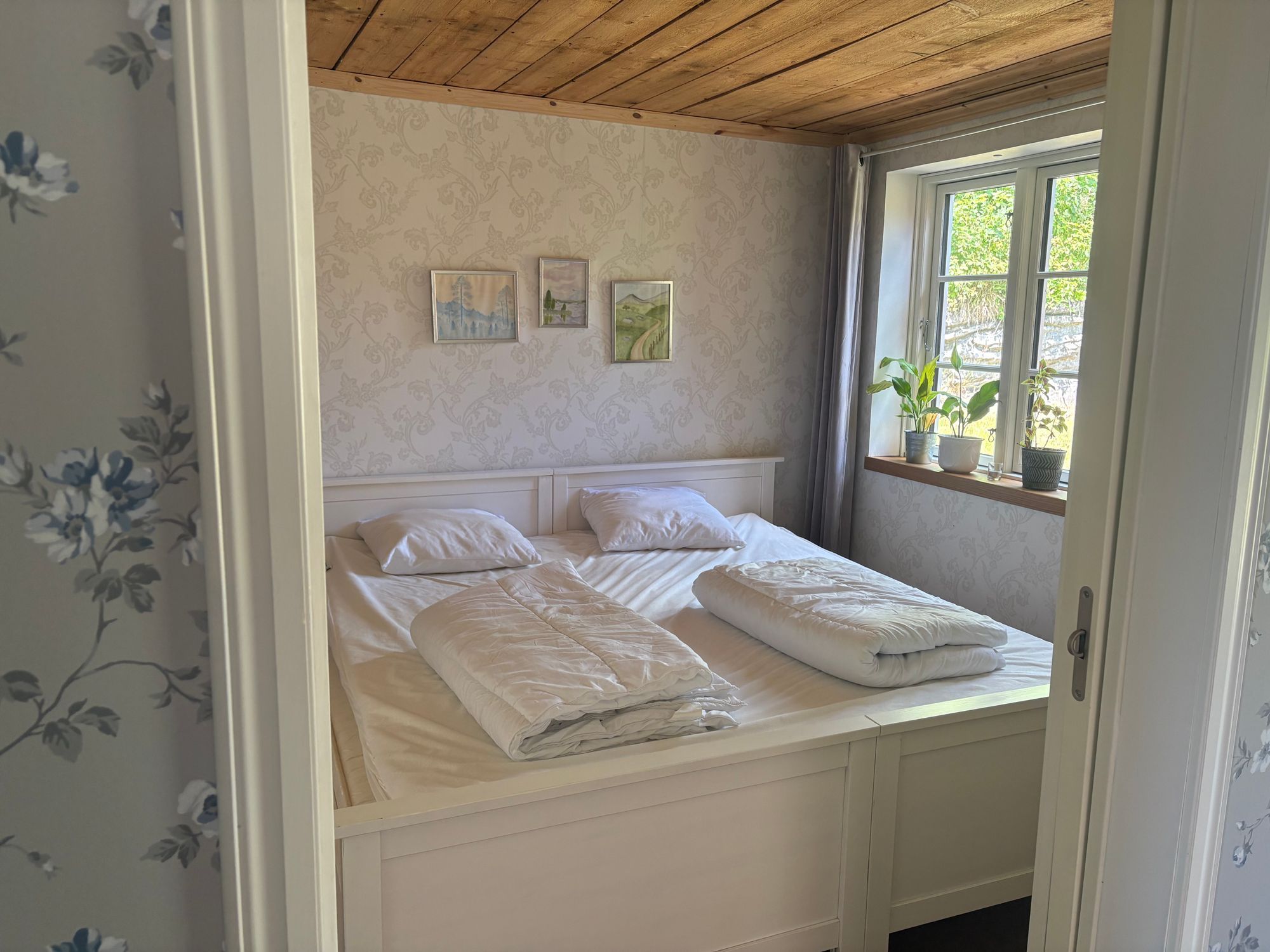 Mysig avsides stuga med närhet till sjö i Bohuslän – bild 10 av 24