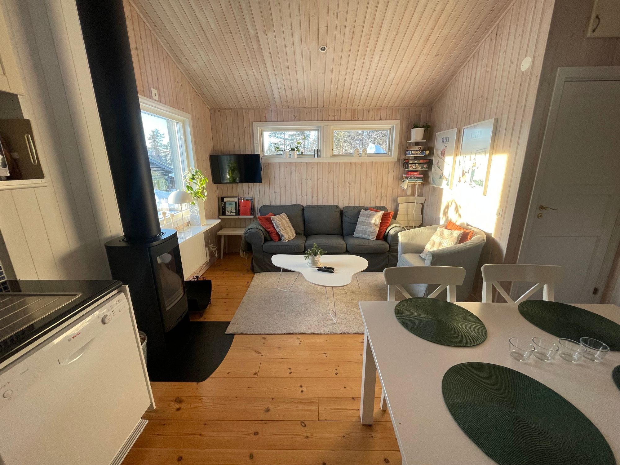 Fjällstuga: kamin & vedeldad bastu – bild 2 av 21