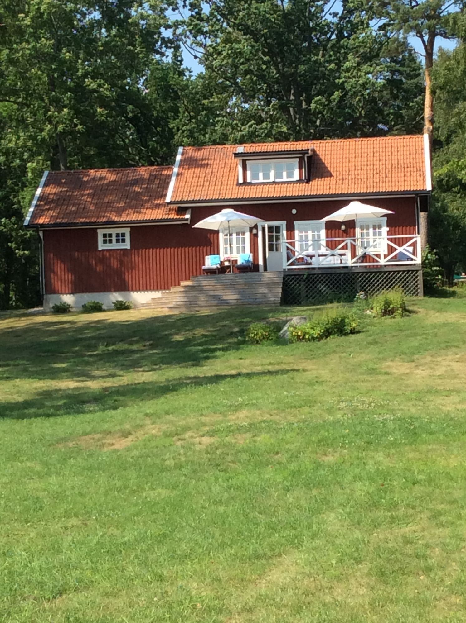 Charmigt hus med sjötomt och vidunderlig utsikt – bild 8 av 24