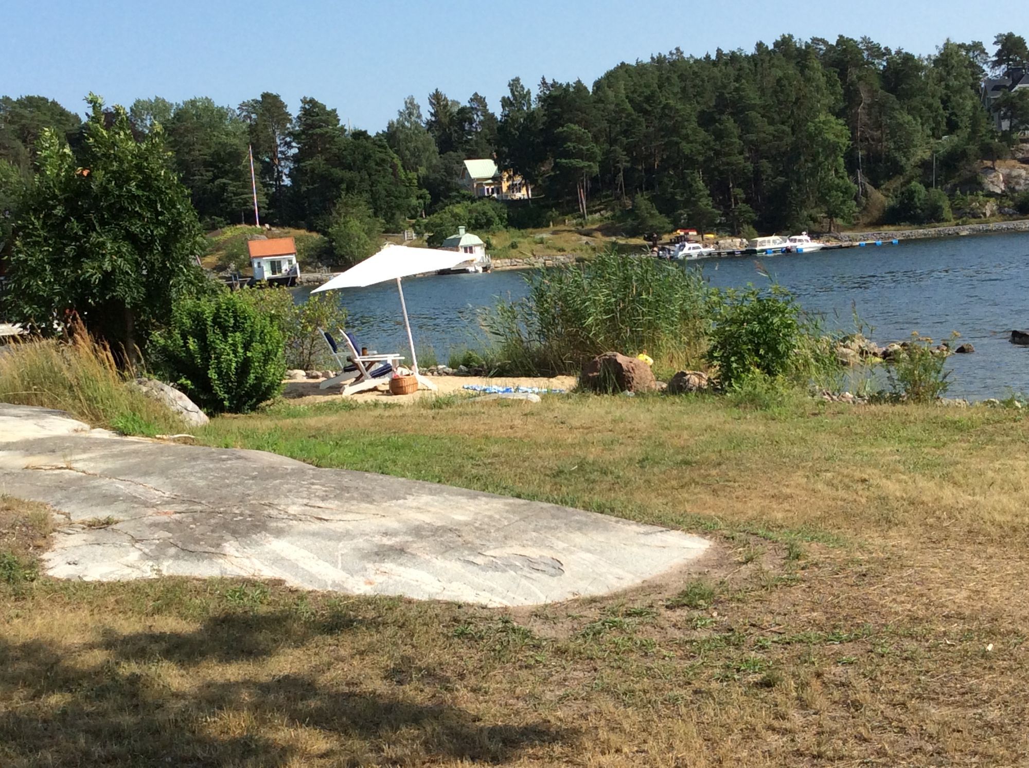 Charmigt hus med sjötomt och vidunderlig utsikt – bild 14 av 24