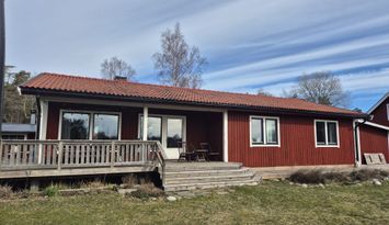 Hemtrevligt boende mitt på ön