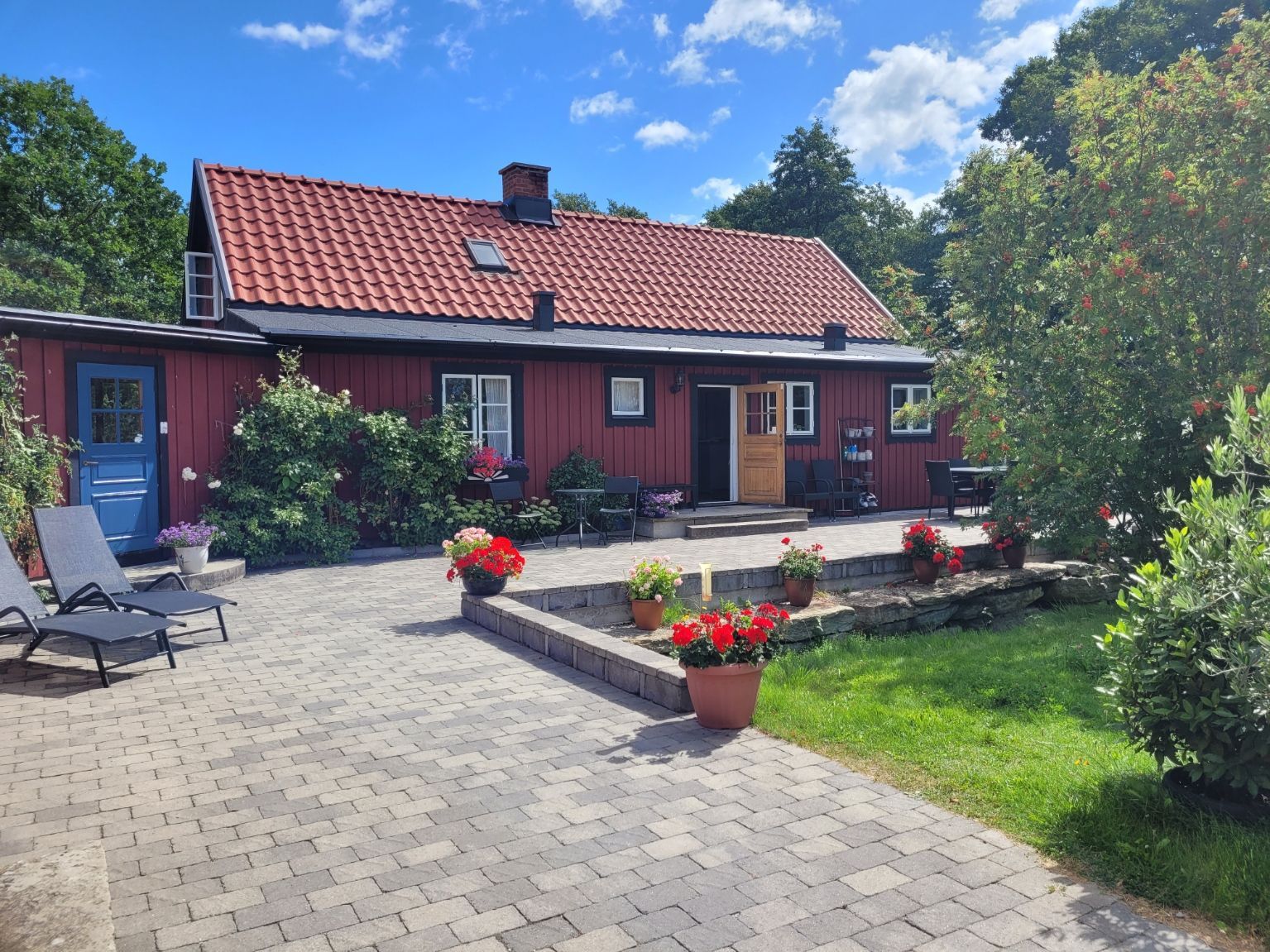 Unikt läge, charmigt renoverat hus – bild 4 av 24