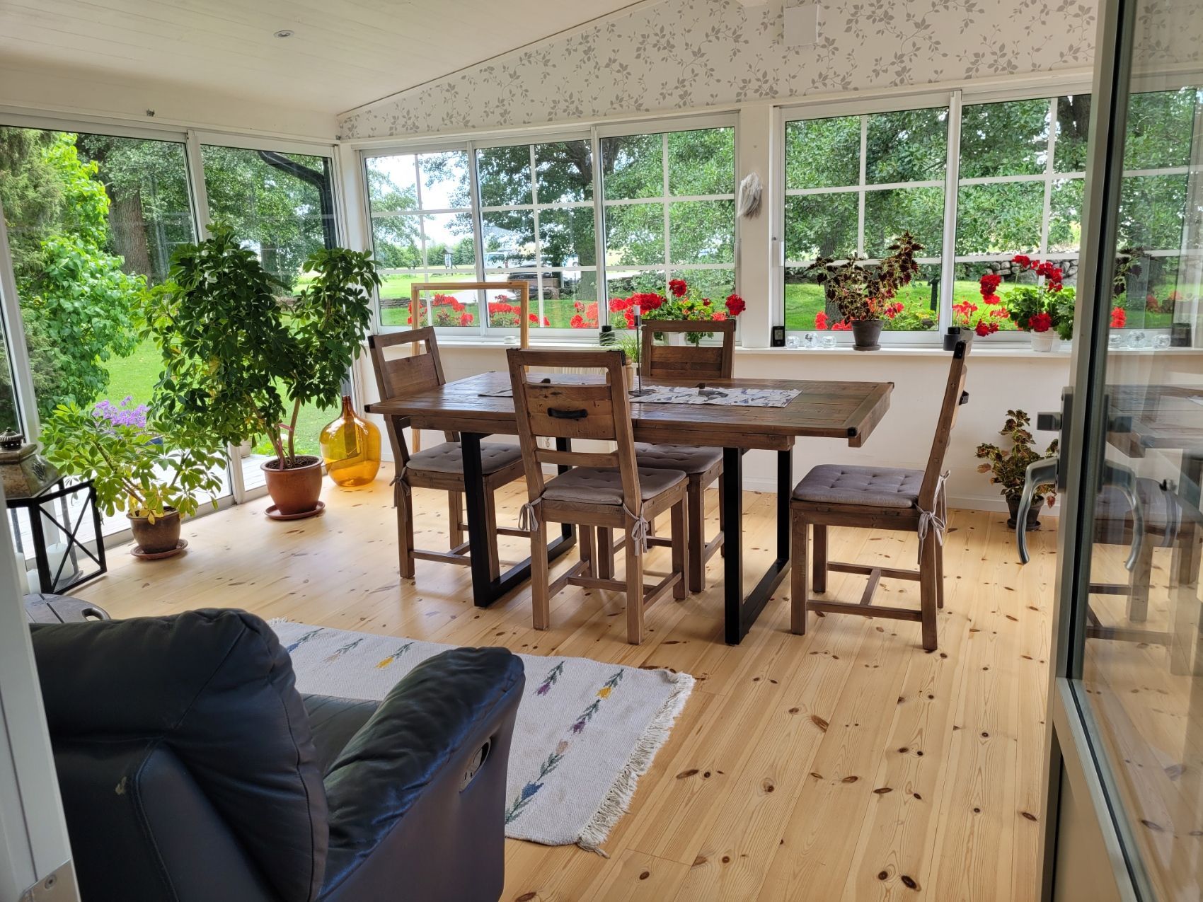 Unikt läge, charmigt renoverat hus – bild 7 av 24