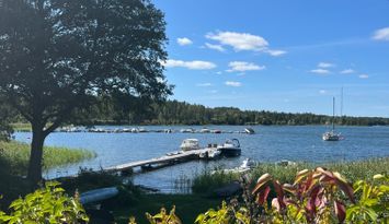 Skärgårdsidyll vid havet nära Västervik