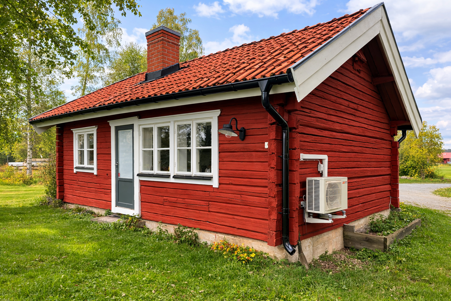 Sjöstuga vid Mälaren – brygga, roddbåt & bastu – bild 3 av 24