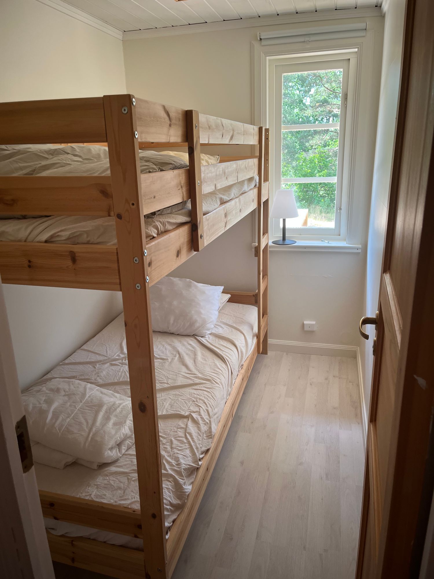 Mysig stuga nära hav och skog utanför Västervik – bild 9 av 23