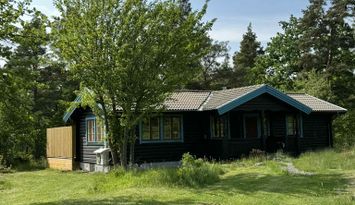 Mysig stuga nära hav och skog utanför Västervik