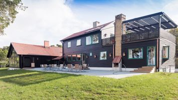 Exklusiv lyxig villa vid havet 1 mil norr om Visby