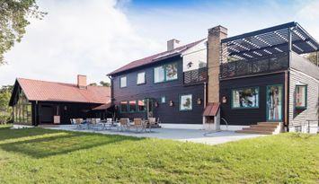 Exklusiv lyxig villa vid havet 1 mil norr om Visby