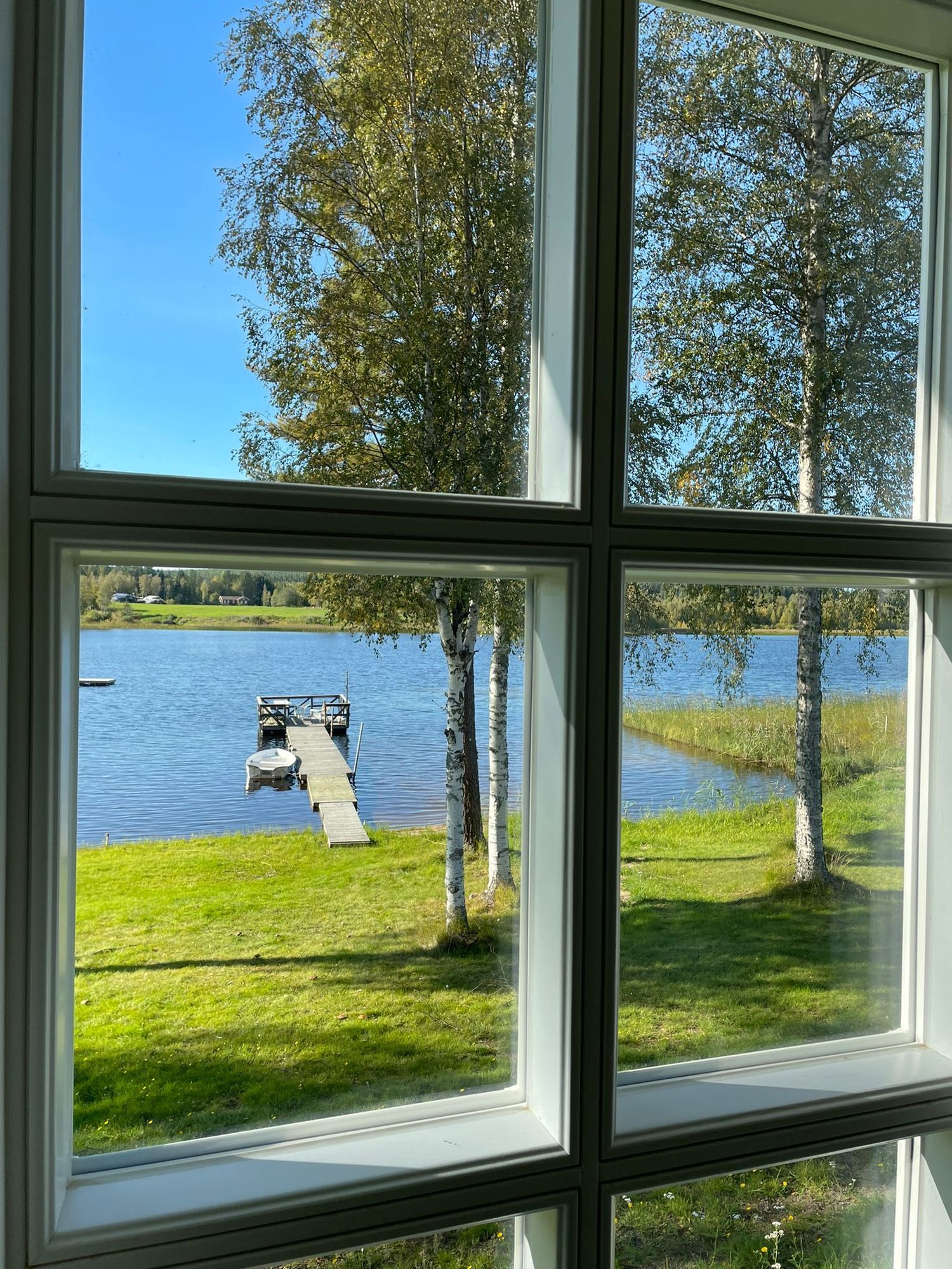 Mysig stuga med strandtomt nära Järvsöbacken – bild 13 av 24