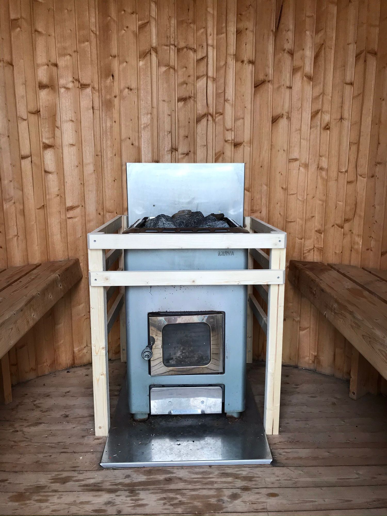 Mysig stuga med strandtomt nära Järvsöbacken – bild 18 av 24