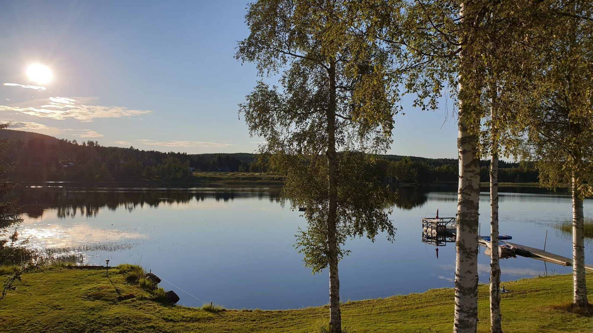 Mysig stuga med strandtomt nära Järvsöbacken – bild 12 av 24