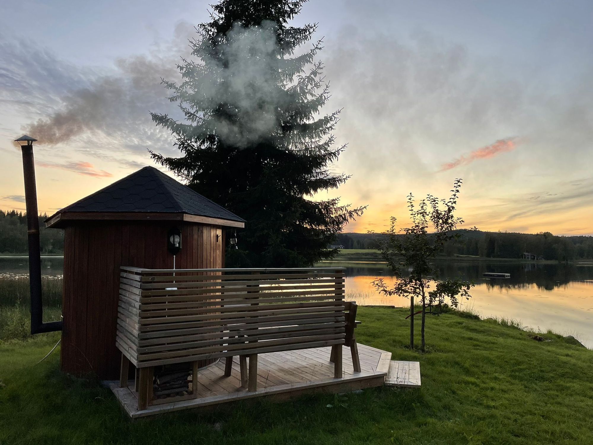 Mysig stuga med strandtomt nära Järvsöbacken – bild 17 av 24