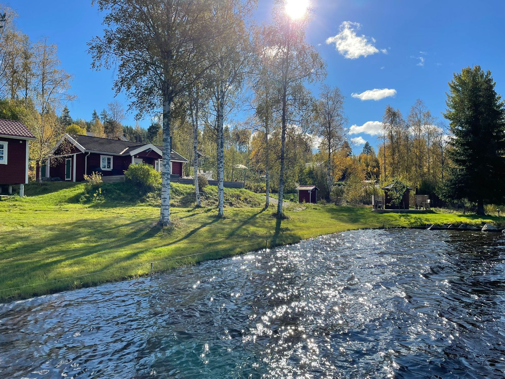 Mysig stuga med strandtomt nära Järvsöbacken – bild 21 av 24