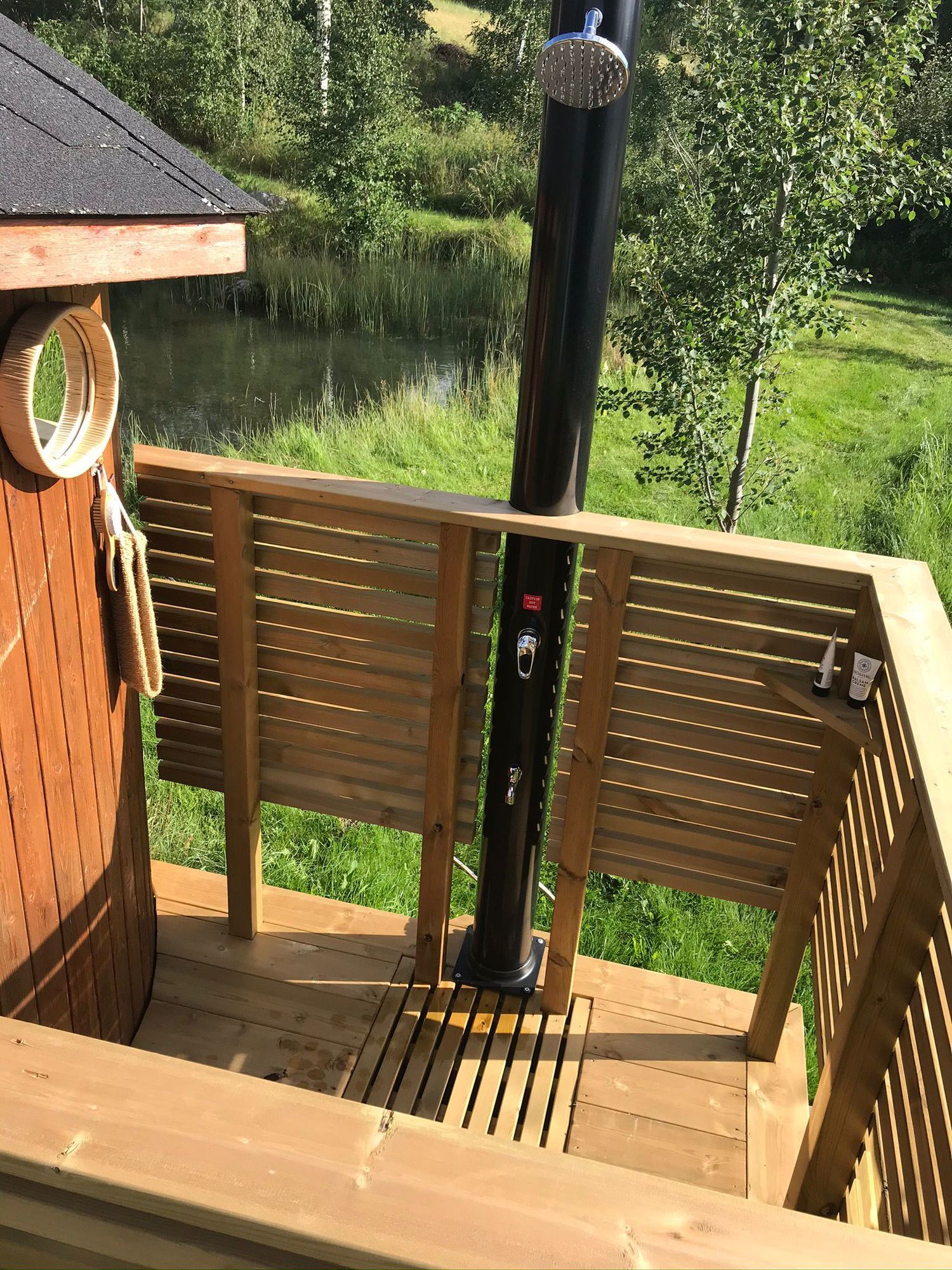 Mysig stuga med strandtomt nära Järvsöbacken – bild 19 av 24