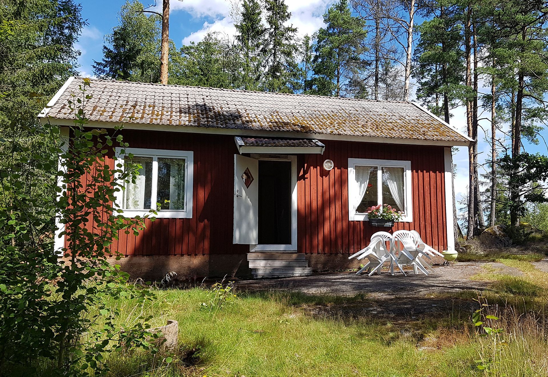 Stuga i småländska skogarna, nära till fiske o bad