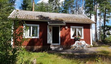 Stuga i småländska skogarna, nära till fiske o bad