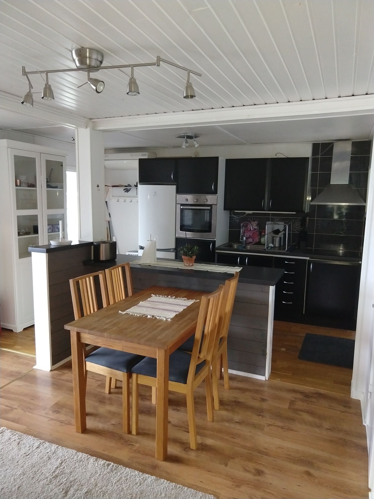 Stuga vid havet – bild 4 av 24