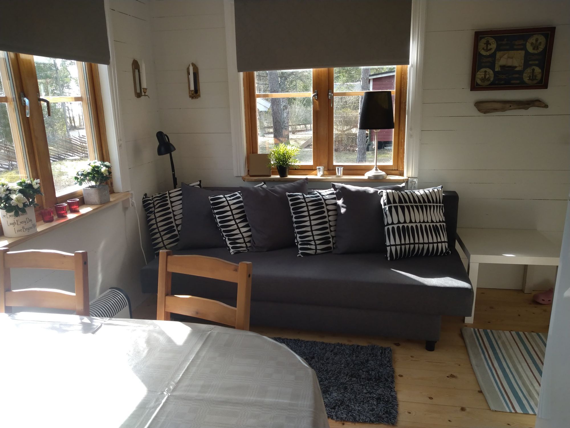 Mindre stuga i Vägumeviken – bild 3 av 6