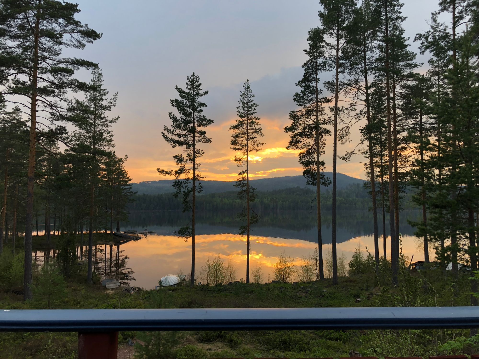 Stuga på strandtomt i Leksand- med roddbåt – bild 10 av 24