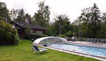 Östertorps Gård Strömma. Uppvärmd pool, sandstrand