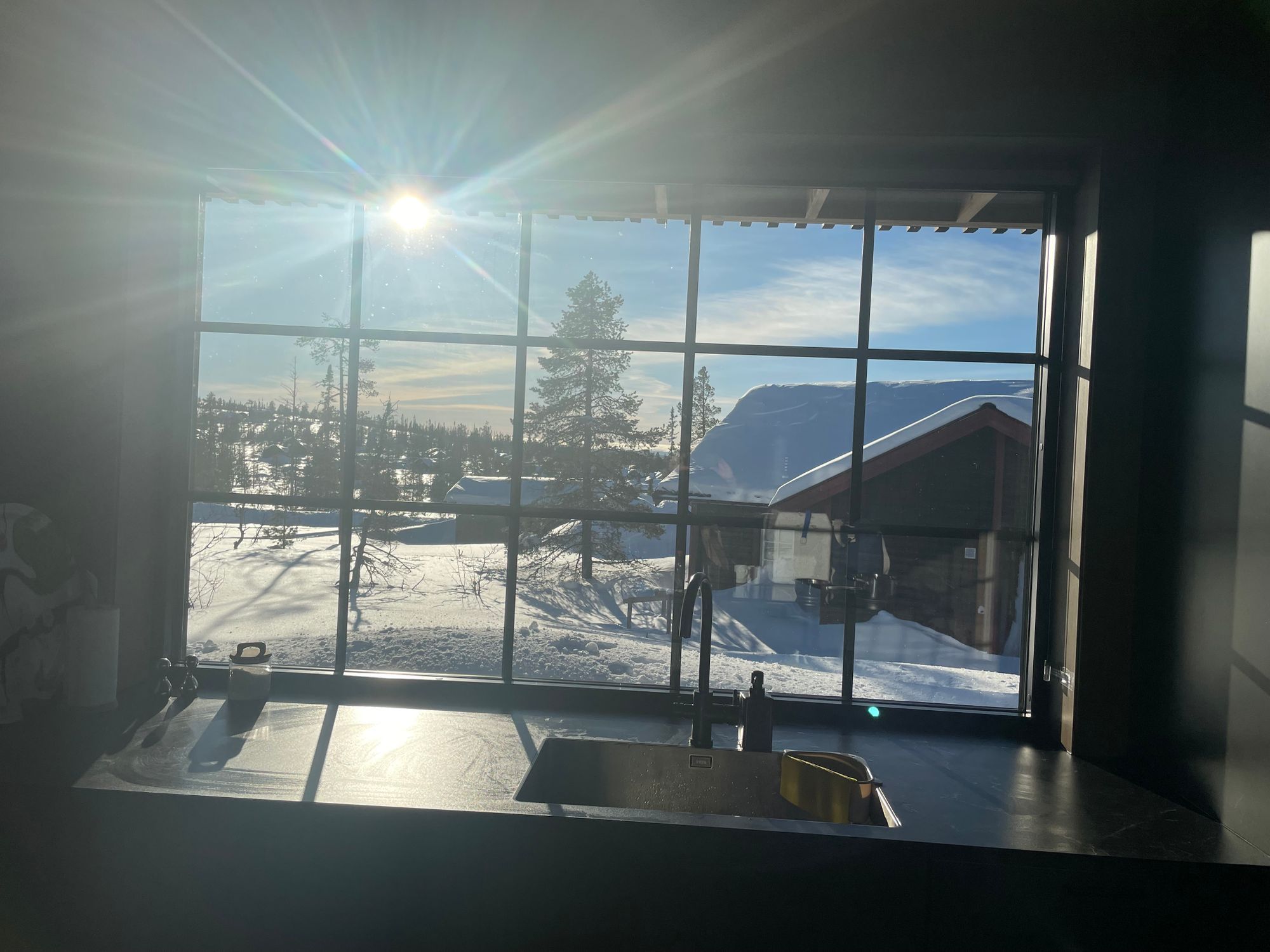 Exklusivt fjällhus med generösa ytor och rymd – bild 5 av 24