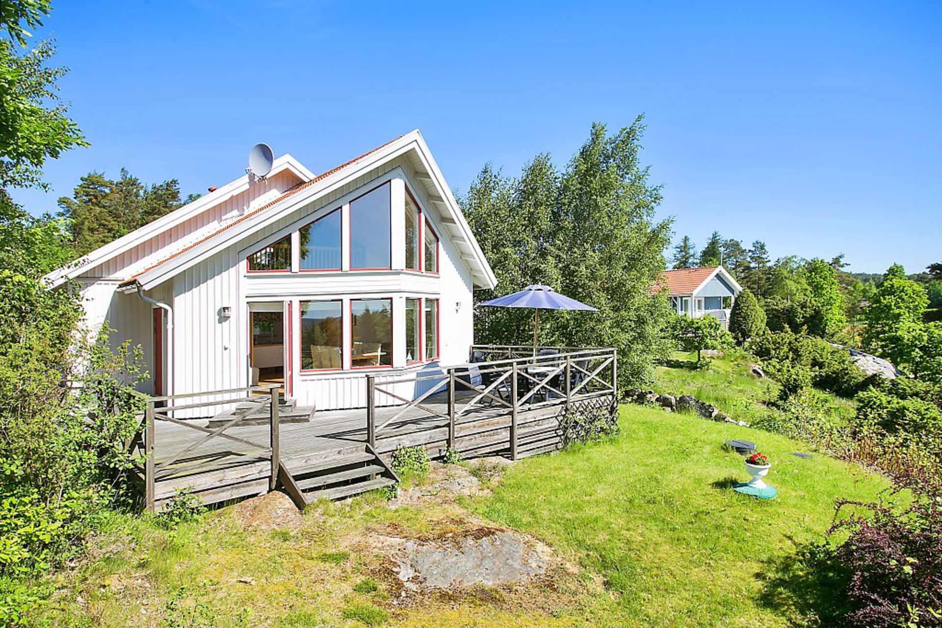 Modern stuga utanför Lysekil – bild 2 av 12