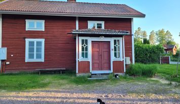 Charmig stuga på gård i Gagnef