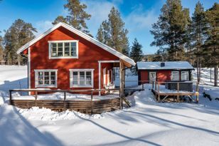 Lakefront House in Lofsdalen