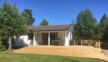 Välskött stuga i Björkvik Ingarö med stor altan