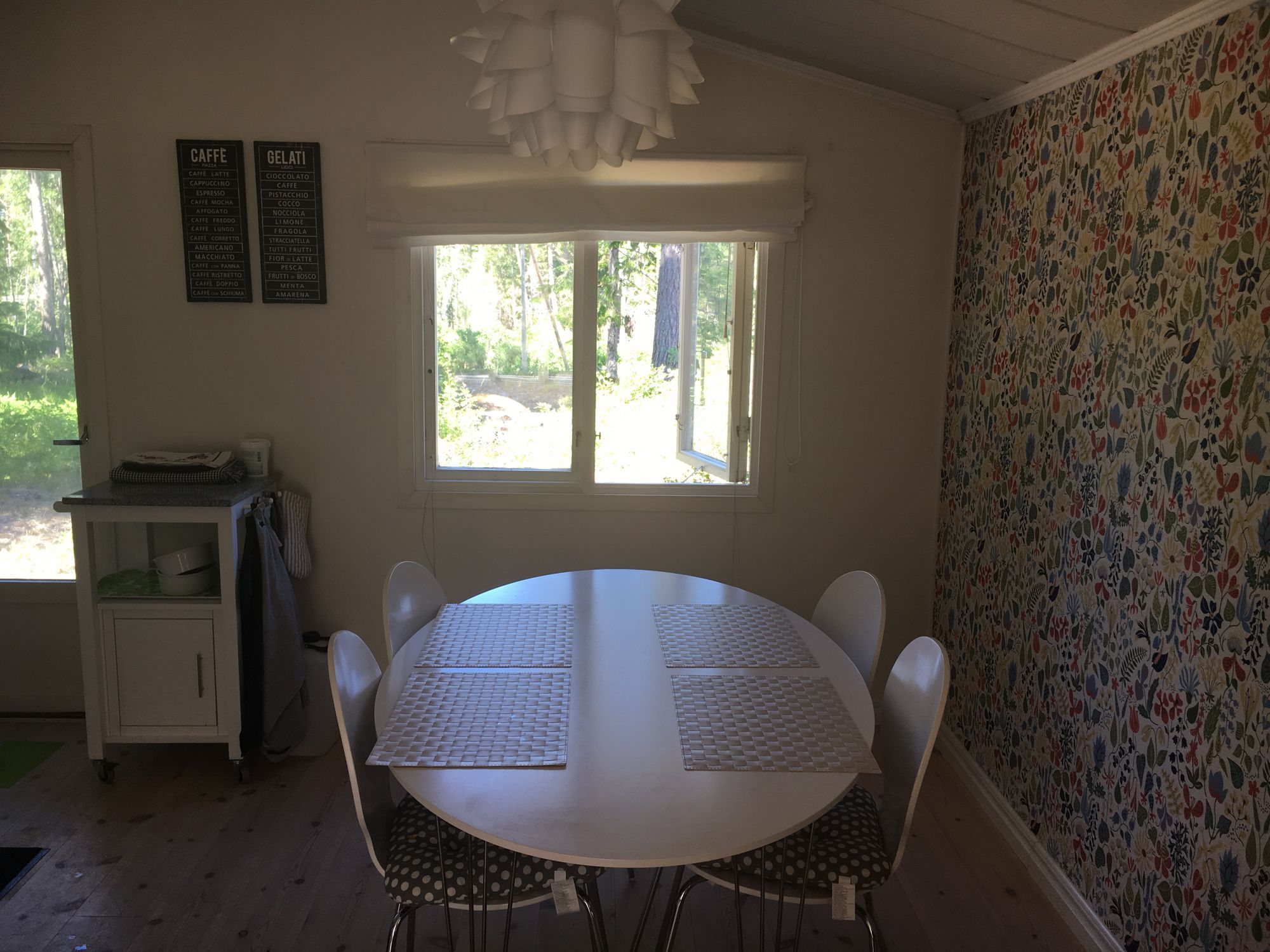 Modernt fritidshus nära hav och sandstrand. – bild 11 av 14