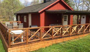 STUGA MED BASTU,BÅT+MOTOR,FISKE I SPADEN OCH FEGEN