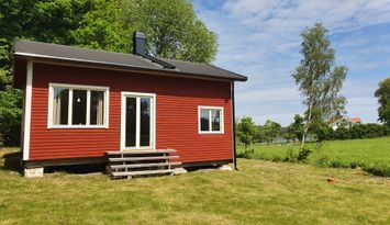 Sommaridyll i lantligt läge vid badsjö