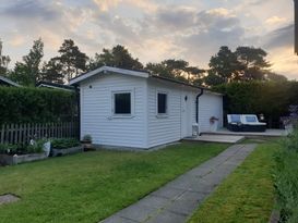 Cosy newly built cottage with close to the sea!