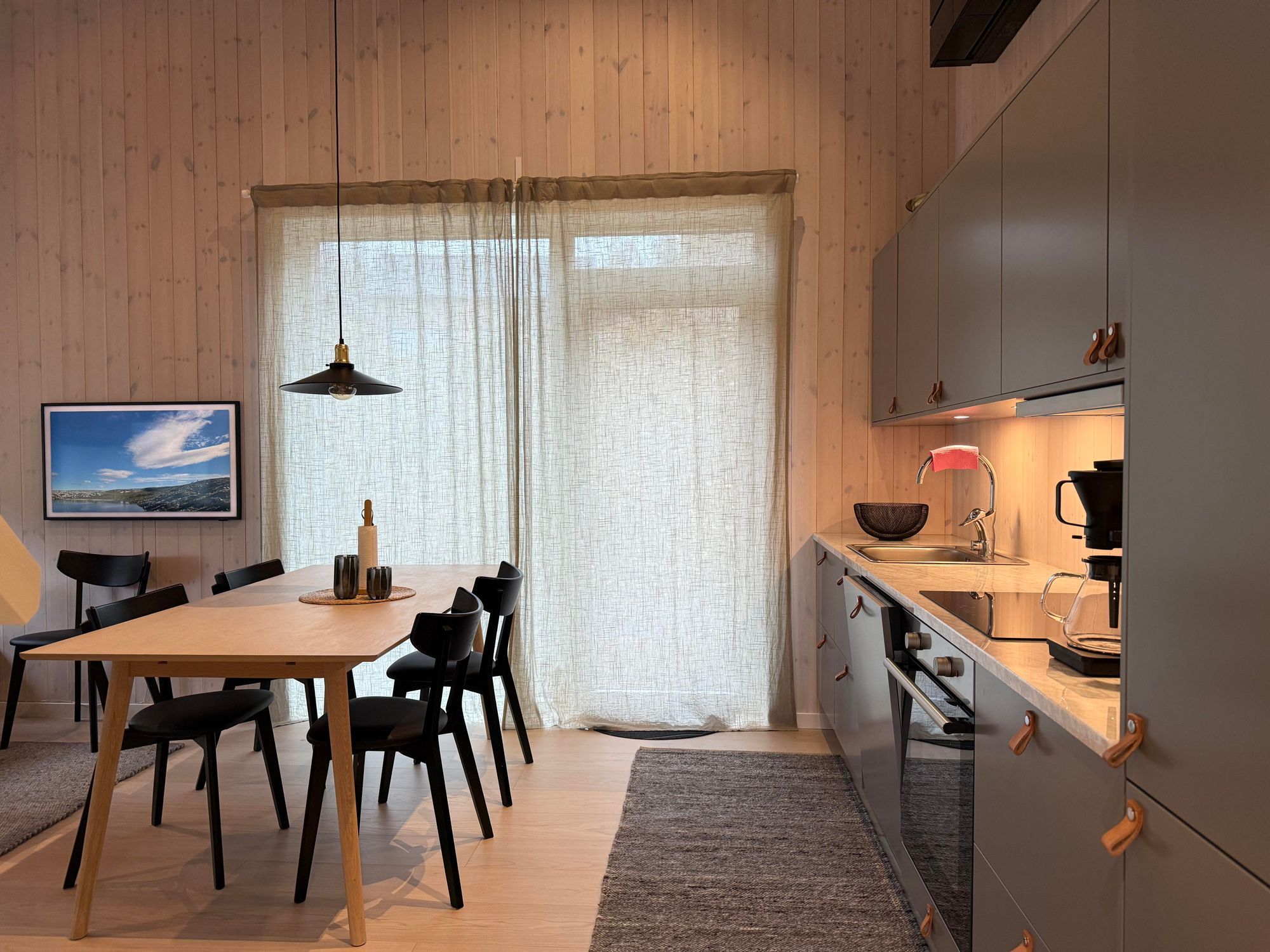 Fin stuga i lugnt område med bastu och ski-in-läge – bild 5 av 18