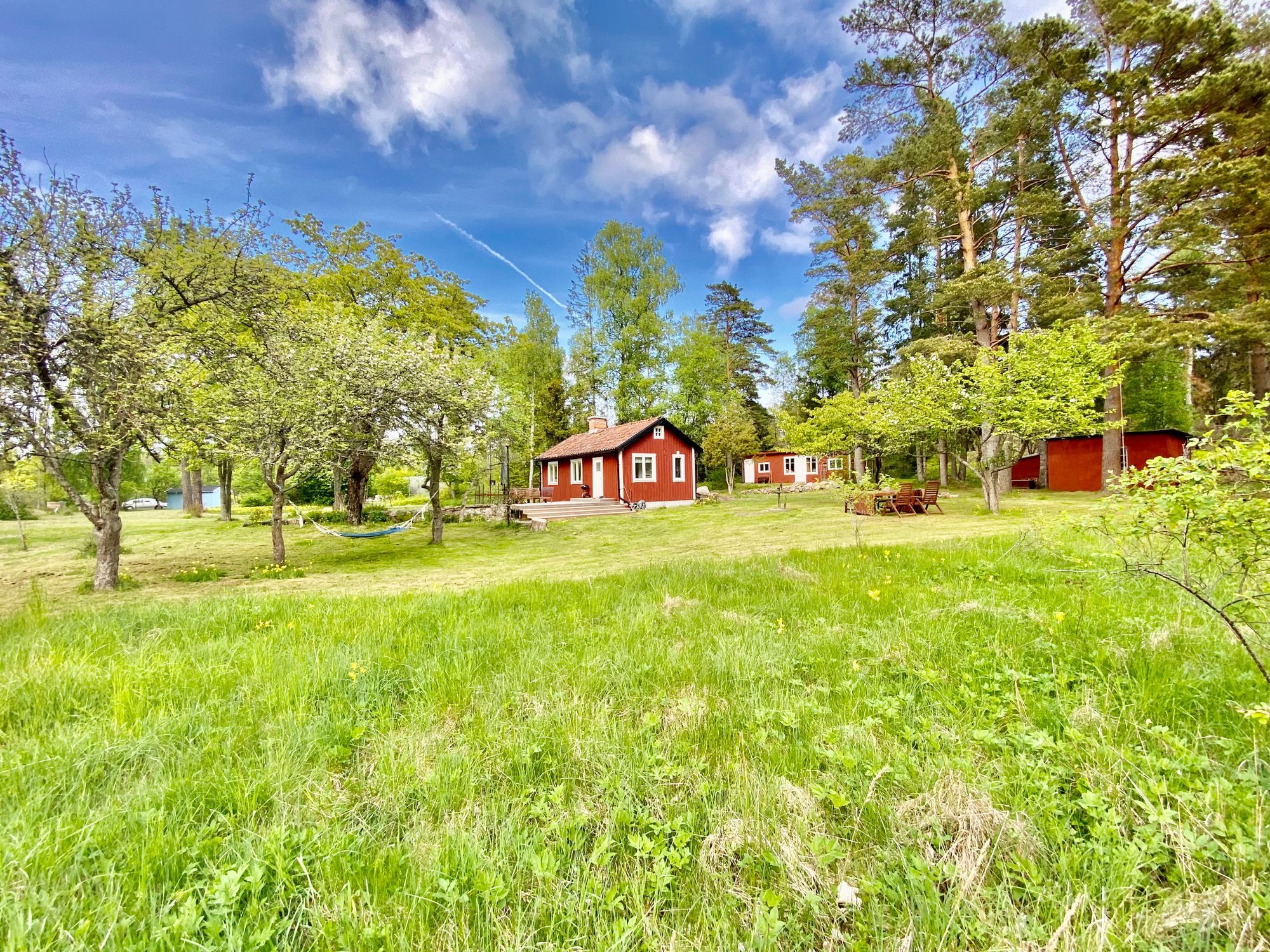 Hus med 4+2 bäddar, sjönära – bild 1 av 12