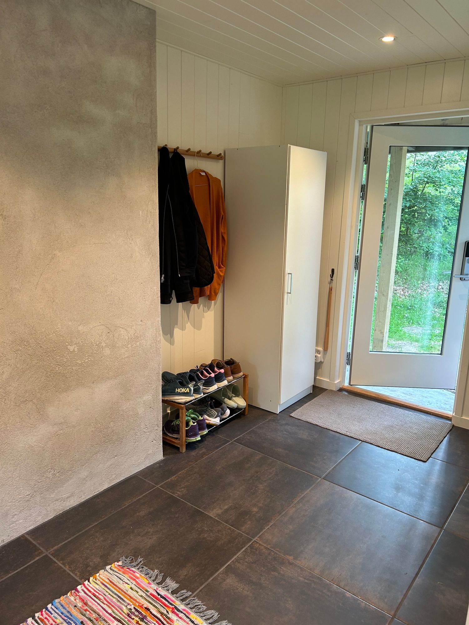 Nyrenoverad stuga mitt skogen, vid Brösarps backar – bild 12 av 24